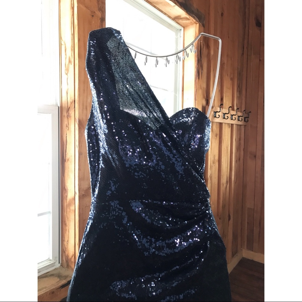 Dress - Picture 2 of 8
